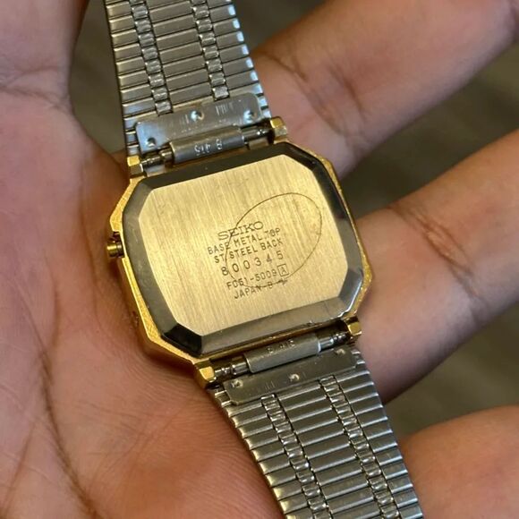 Vintage 70s Seiko LCD F051-5000 Wrist Watch - Picture 4 of 7